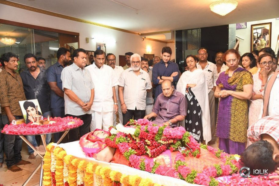 Celebrities-Pay-Homage-to-Vijaya-Nirmala-Garu